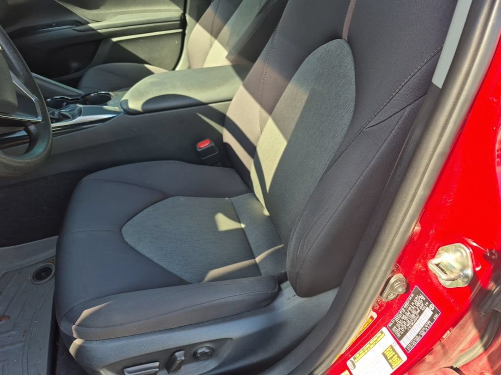 Used 2018 Toyota Camry LE w/ Convenience Package FWD image 11