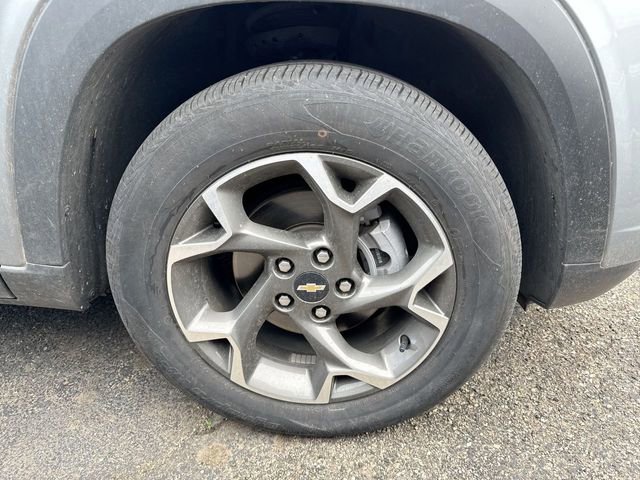Used 2025 Chevrolet Trax LT w/ Sunroof Package FWD image 6