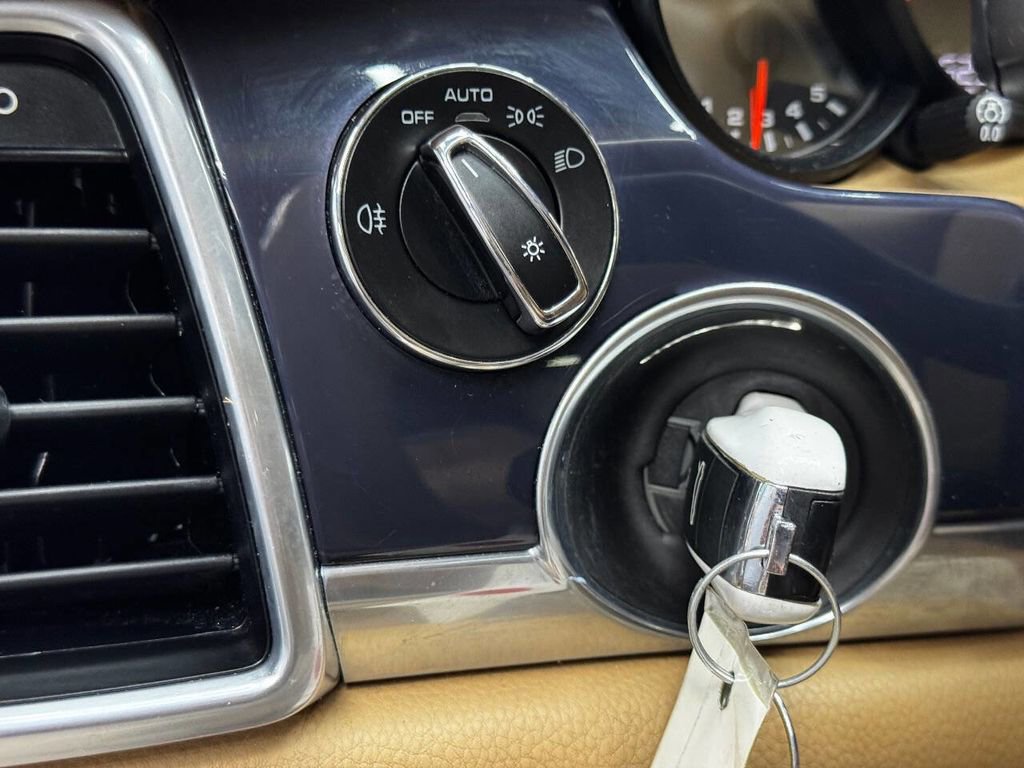 Used 2015 Porsche Panamera 4 image 31