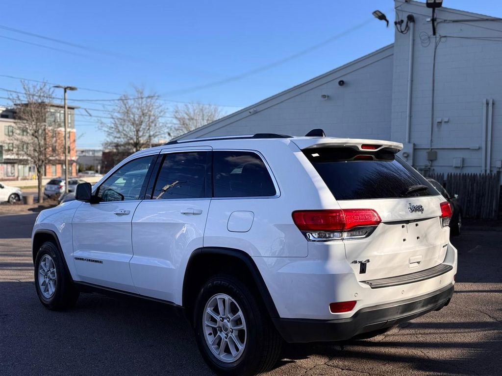 Used 2018 Jeep Grand Cherokee Laredo AWD/4WD image 4