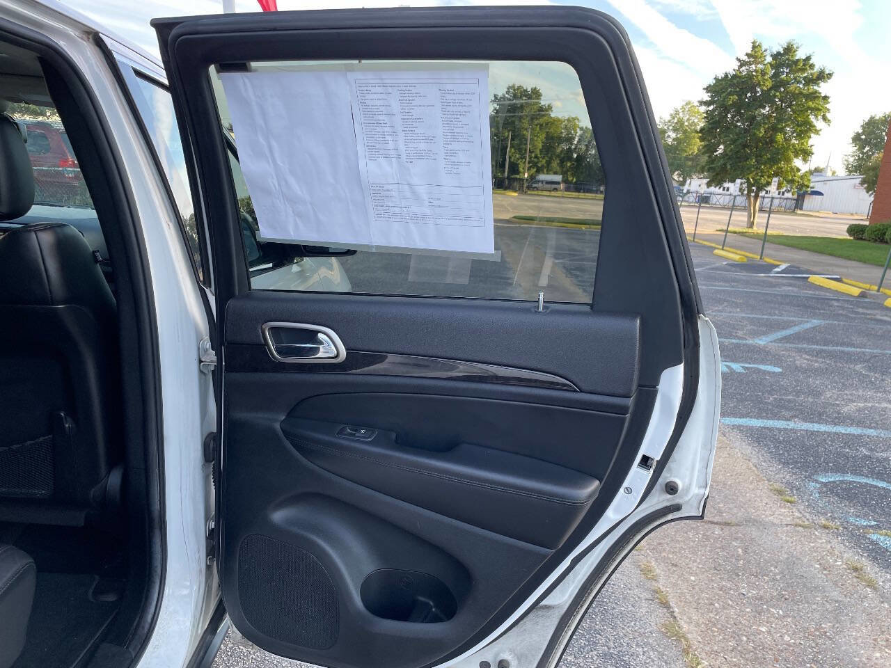 Used 2013 Jeep Grand Cherokee Laredo image 36