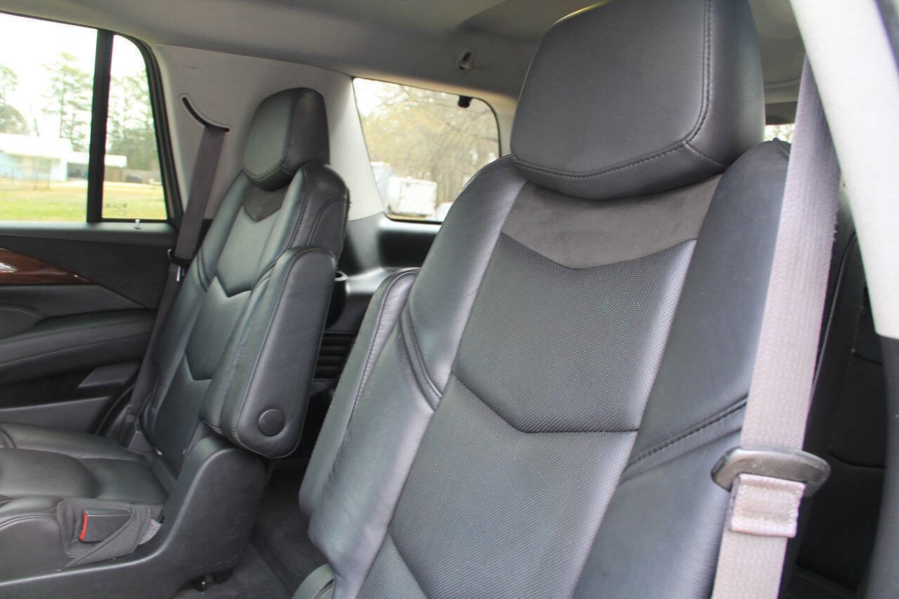 Used 2017 Cadillac Escalade Luxury AWD/4WD image 19