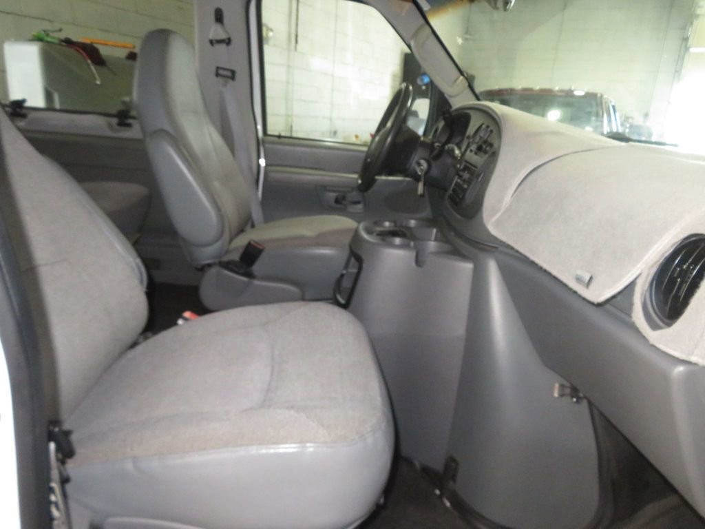 Used 2003 Ford E-350 and Econoline 350 Super Duty Wagon image 25