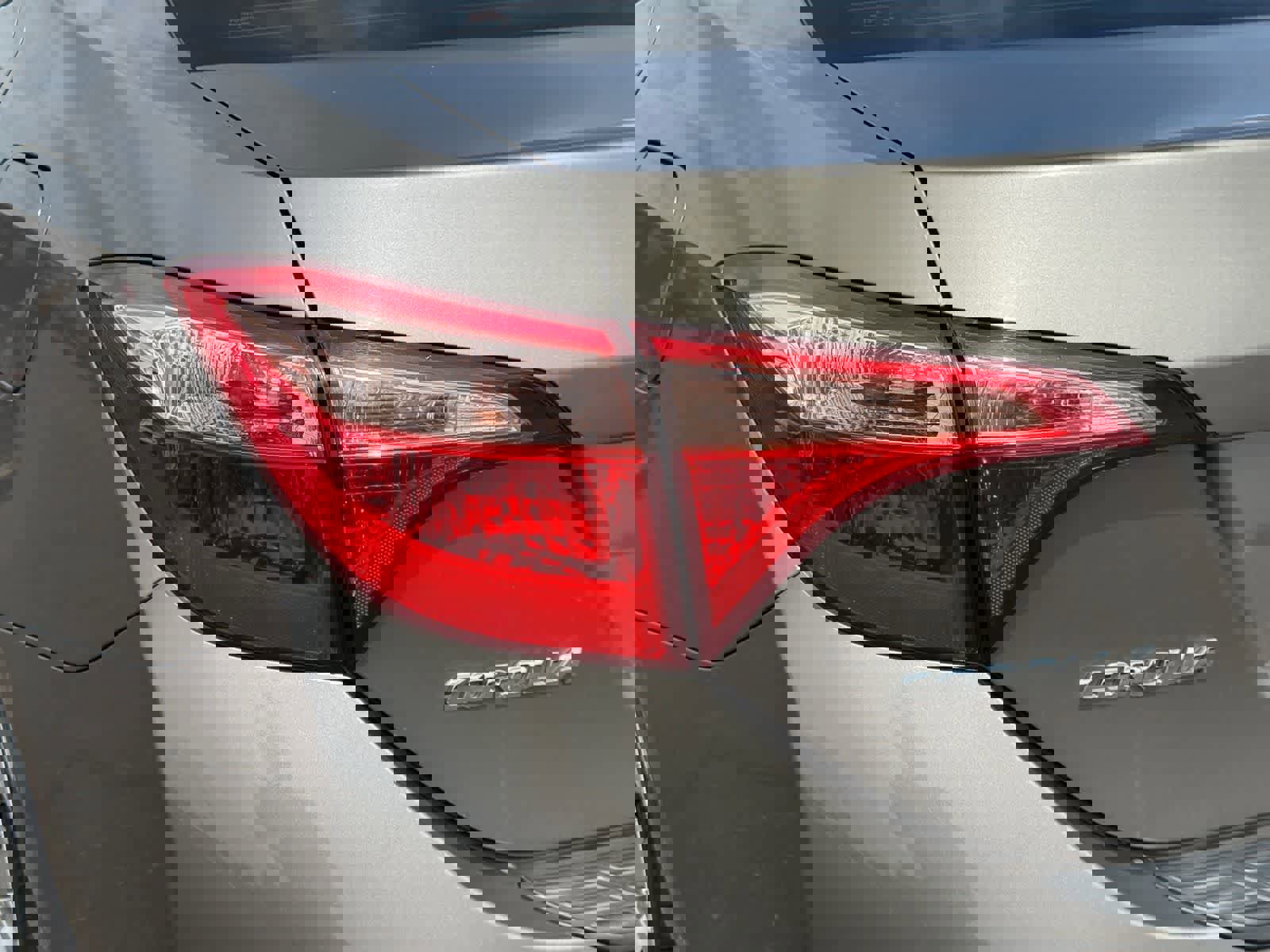 Used 2019 Toyota Corolla LE w/ Carpet Mat Package (TMS) FWD image 11