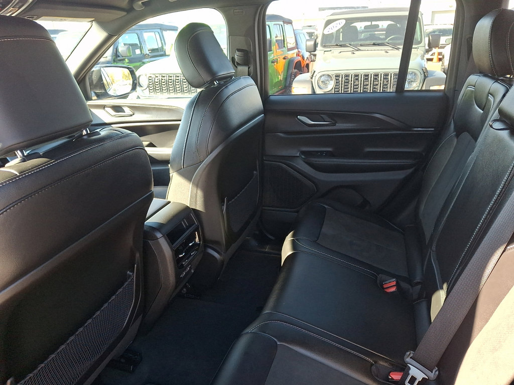 Used 2025 Jeep Grand Cherokee Altitude image 20