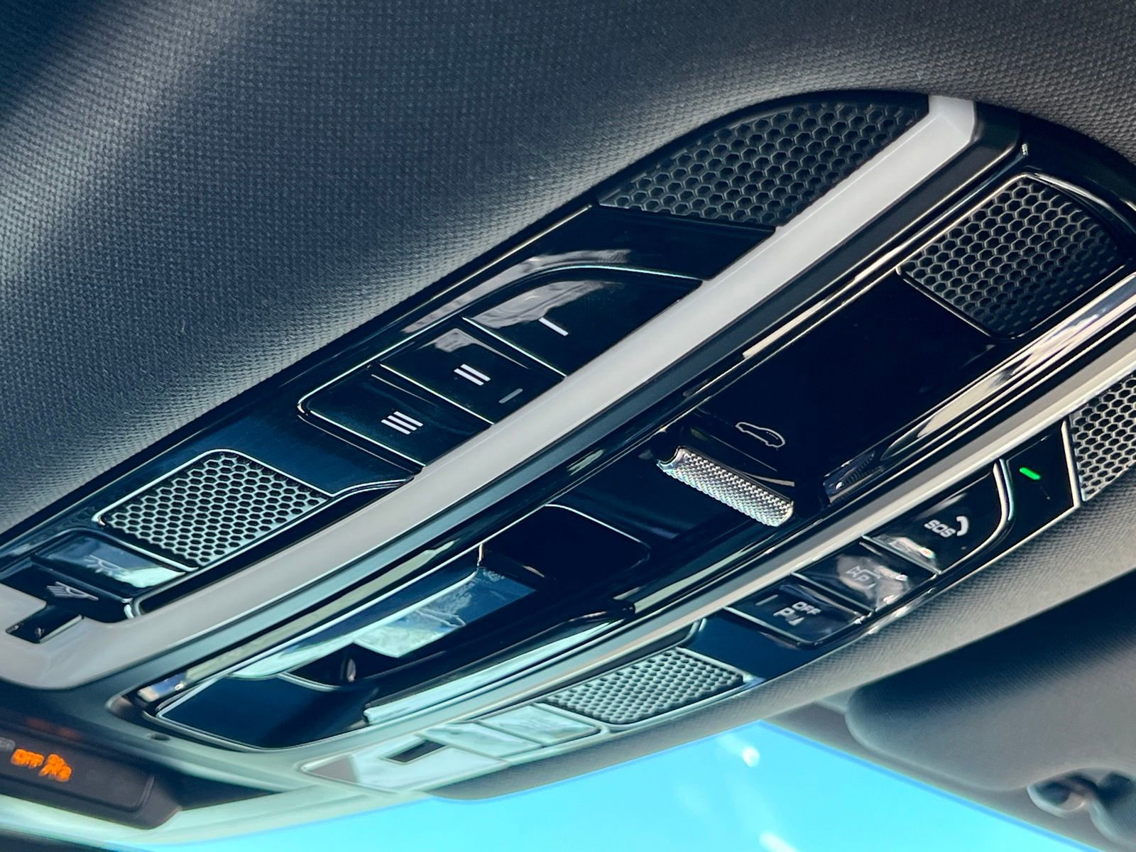 Certified 2023 Porsche Cayenne AWD/4WD image 30
