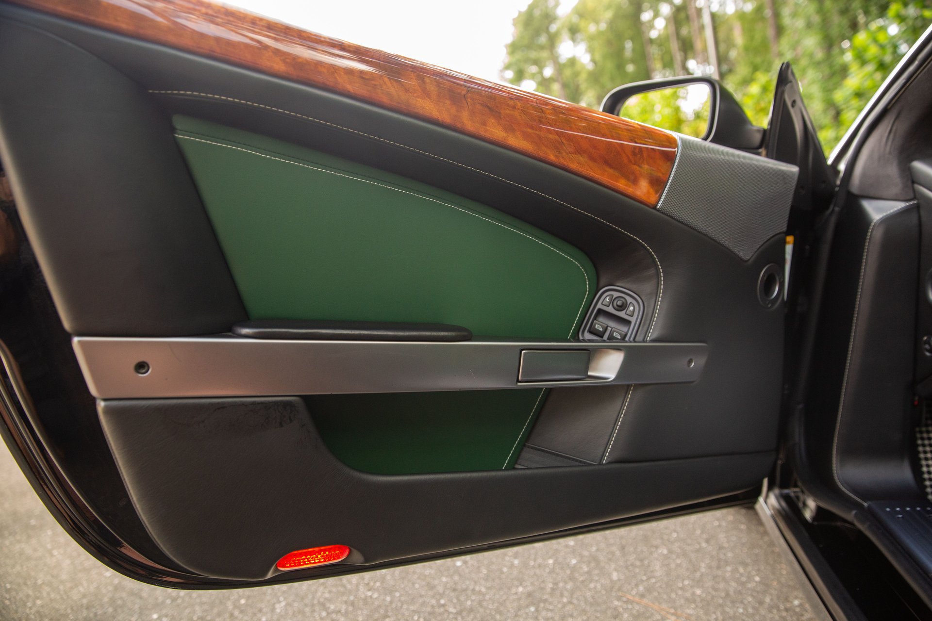 Used 2007 Aston Martin DB9 Volante RWD image 47