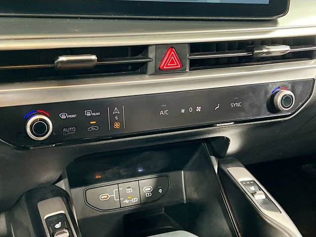 Certified 2024 Kia Sorento S image 16