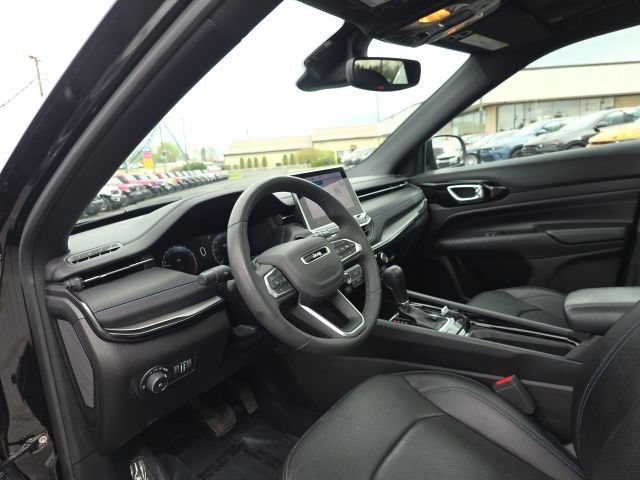 Used 2025 Jeep Compass Limited w/ High Altitude Package AWD/4WD image 17