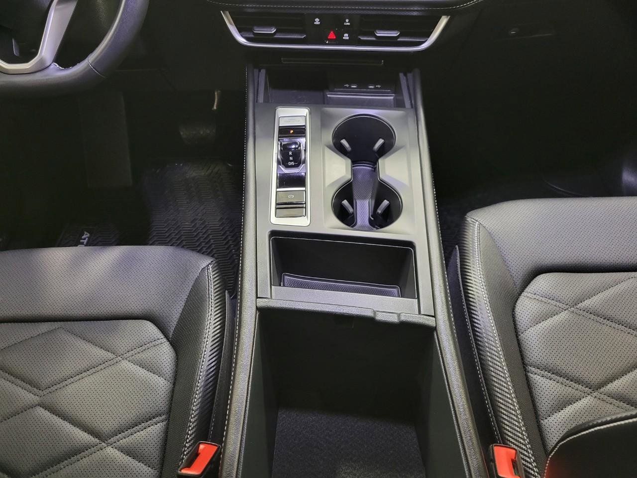 Used 2024 Volkswagen Atlas Cross Sport SE image 17