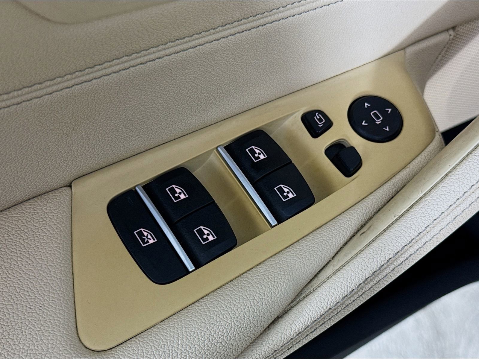 Used 2021 BMW 530e w/ Parking Assistance Package image 18