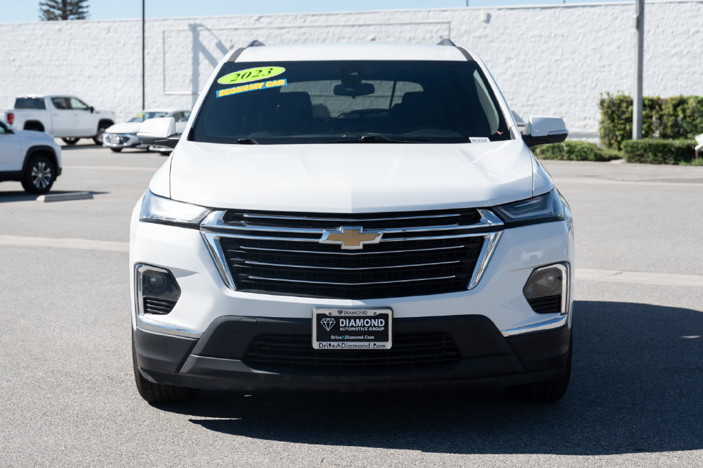 Used 2023 Chevrolet Traverse LT FWD image 2