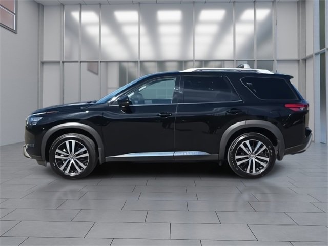 Used 2025 Nissan Pathfinder Platinum w/ Cargo Package image 5