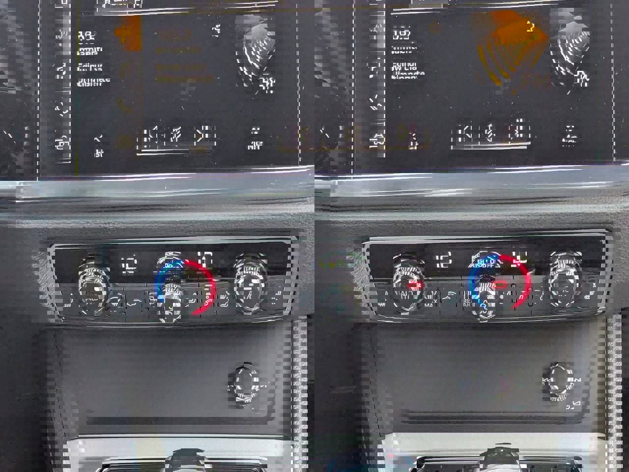 Used 2025 Audi Q3 2.0T Premium image 23