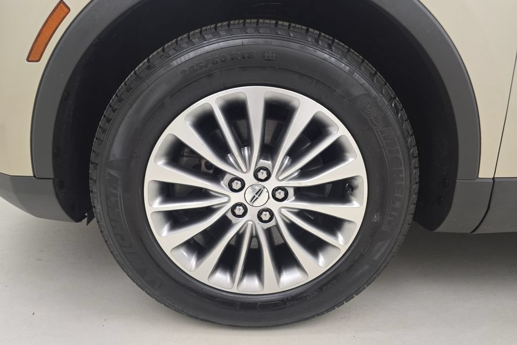 Used 2017 Lincoln MKX Select w/ Select Plus Package AWD/4WD image 11