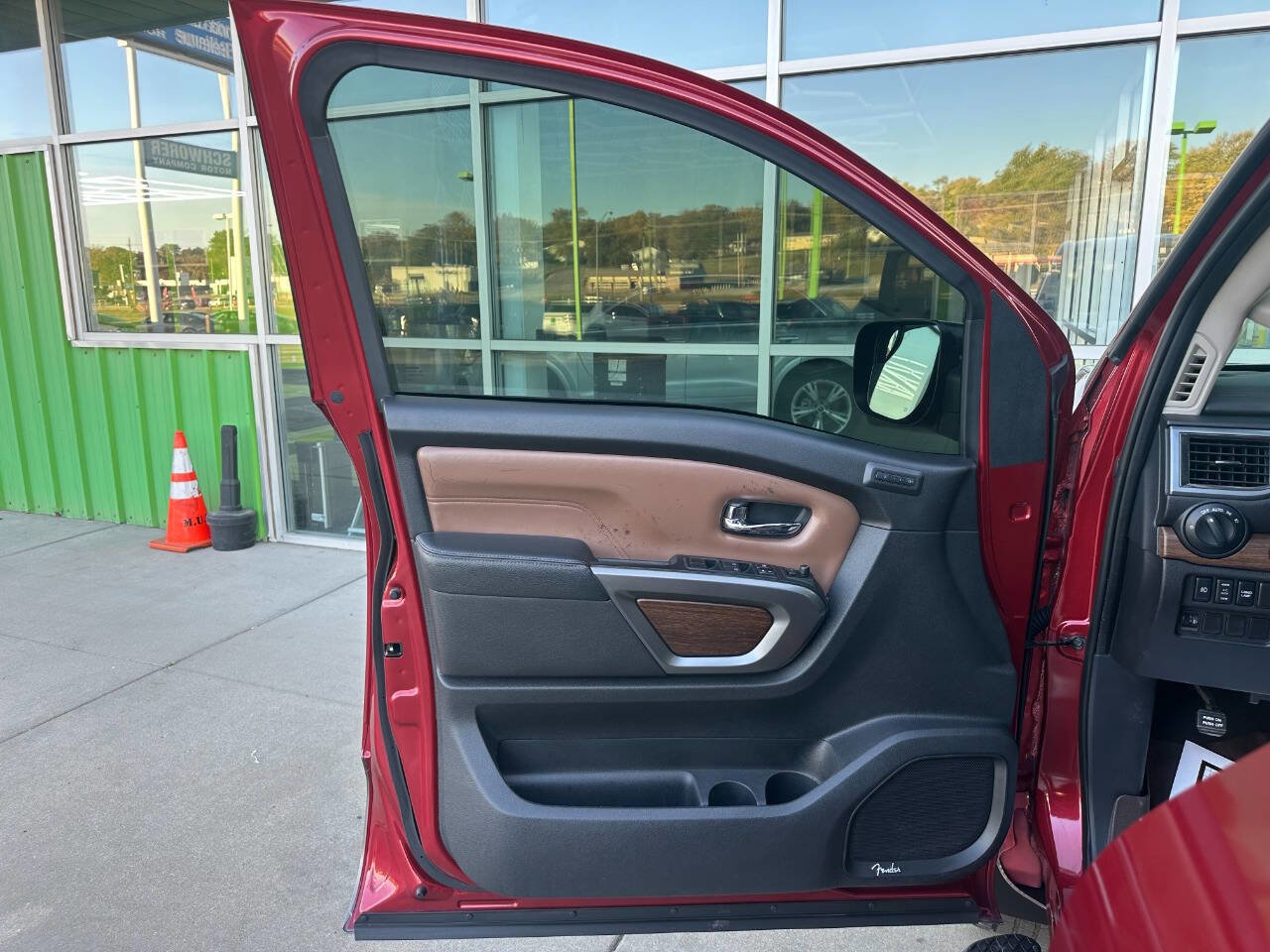 Used 2019 Nissan Titan Platinum Reserve w/ Platinum Utility Package image 45