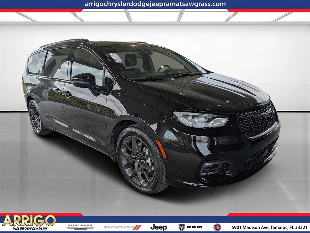 New 2025 Chrysler Pacifica Limited