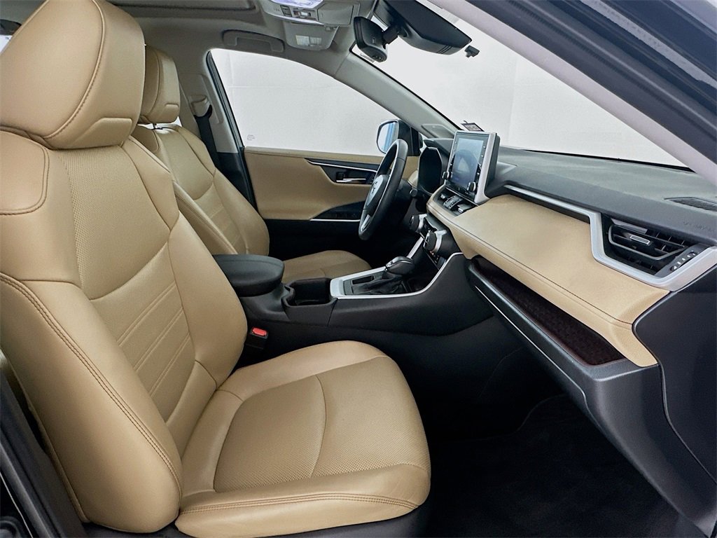 Used 2022 Toyota RAV4 Limited image 9