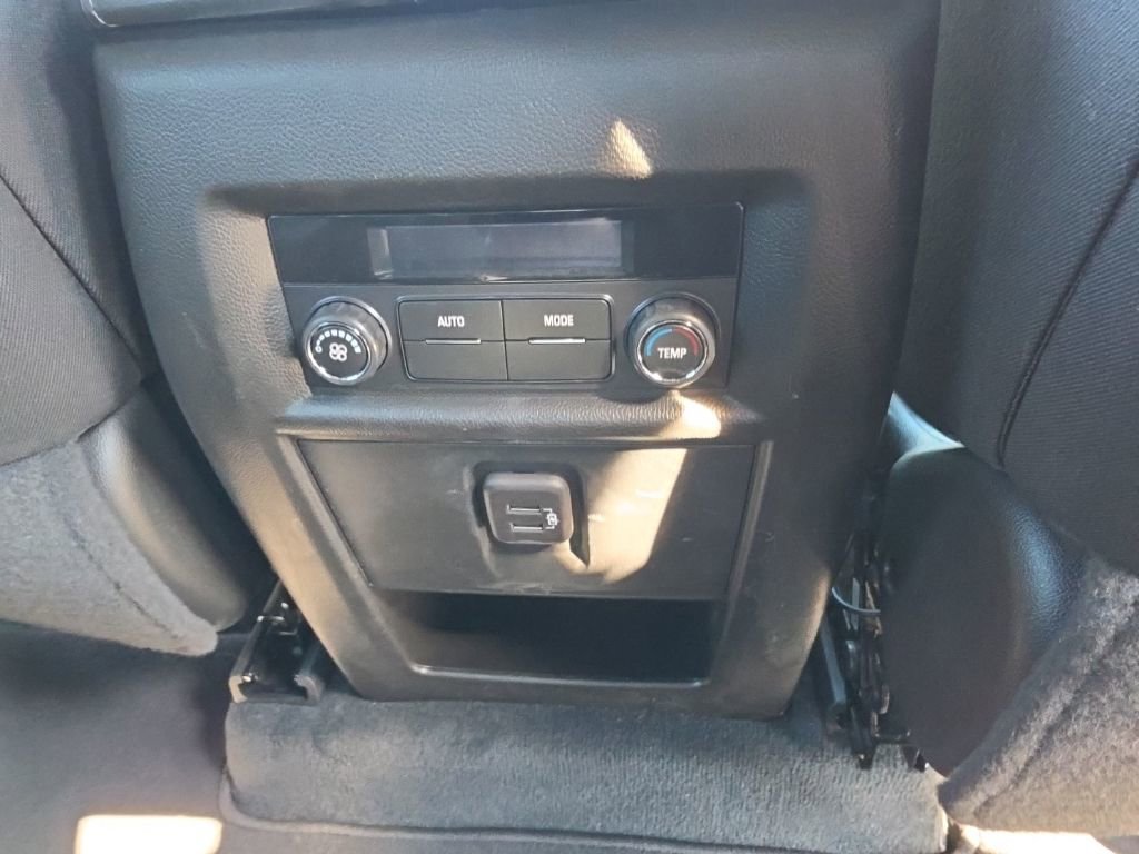 Used 2023 Chevrolet Traverse LT FWD image 31