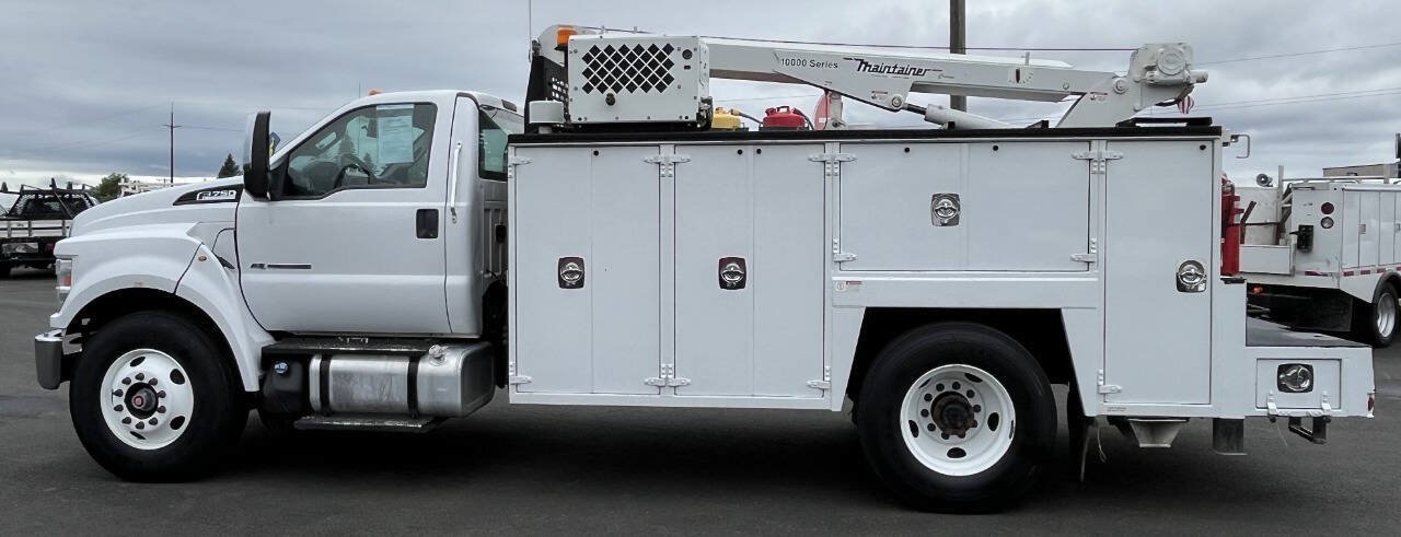 Used 2017 Ford F750 2WD Regular Cab Super Duty image 8