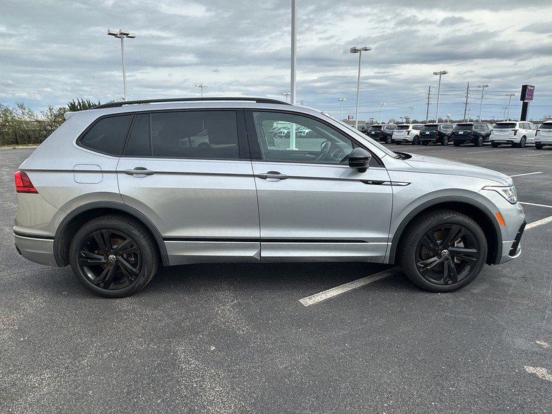 Used 2024 Volkswagen Tiguan SE R-Line w/ MDO Package, Two-Row image 4