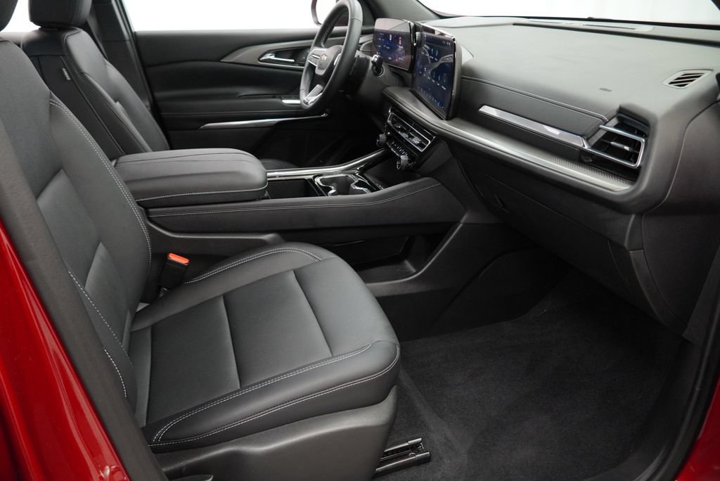 Used 2025 Chevrolet Traverse LT w/ Driver Confidence Package FWD image 30