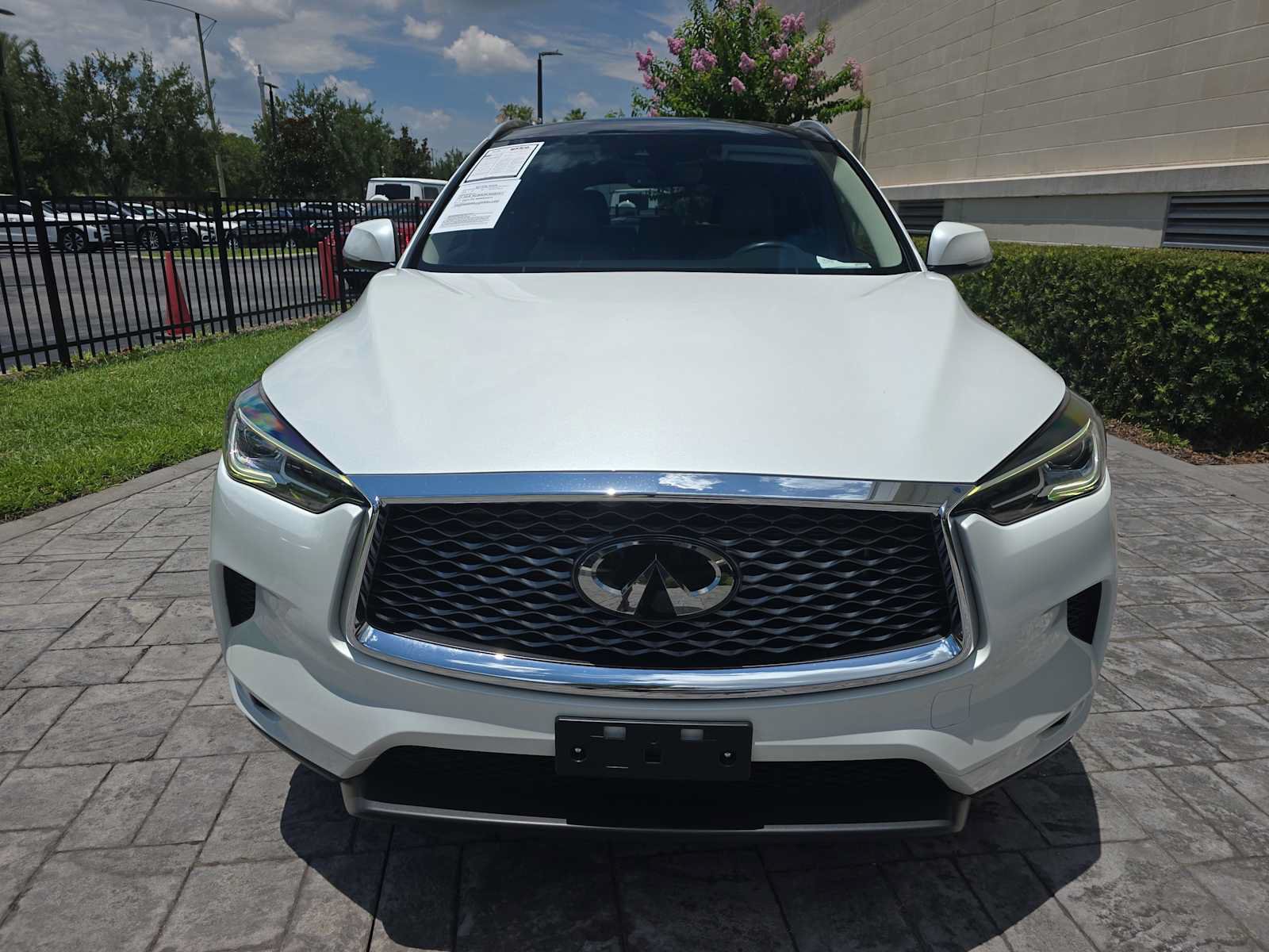 Used 2023 INFINITI QX50 Luxe FWD image 2