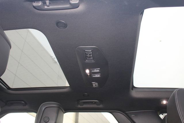 Used 2023 Land Rover Discovery S R-Dynamic image 25