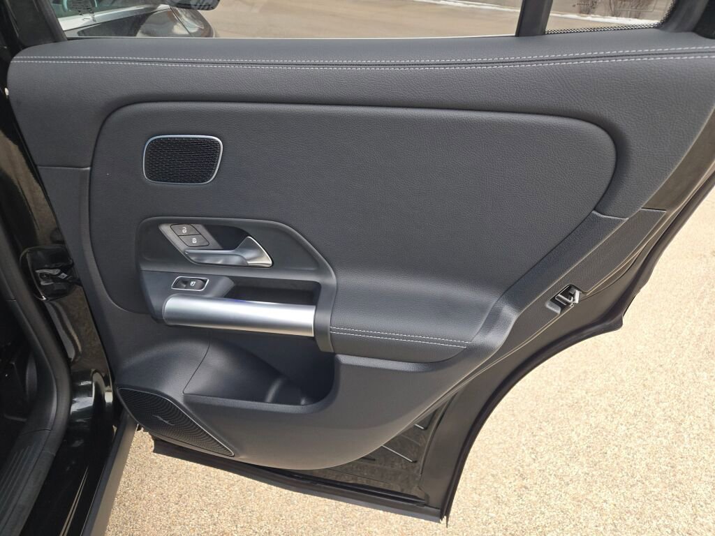 Used 2024 Mercedes-Benz GLA 35 AMG 4MATIC image 9