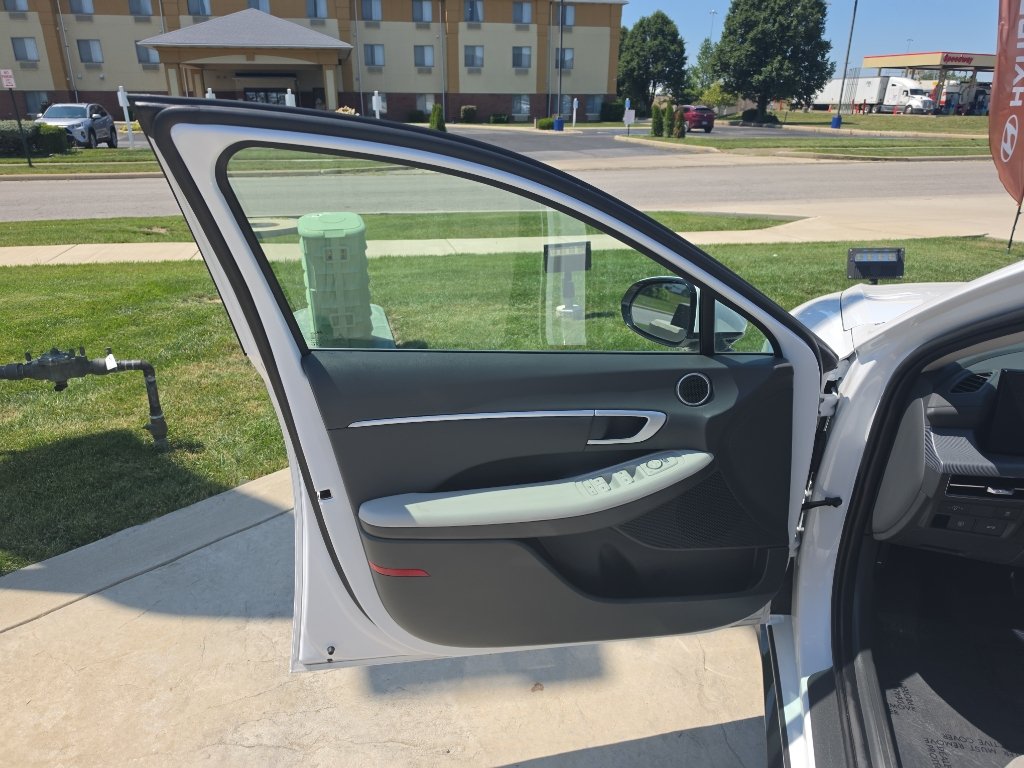 Certified 2025 Hyundai Sonata SEL FWD image 13