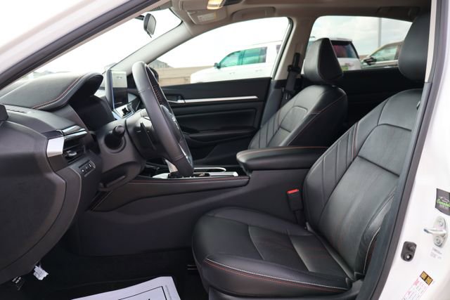 Used 2024 Nissan Altima 2.5 SR w/ SR Premium Package image 10