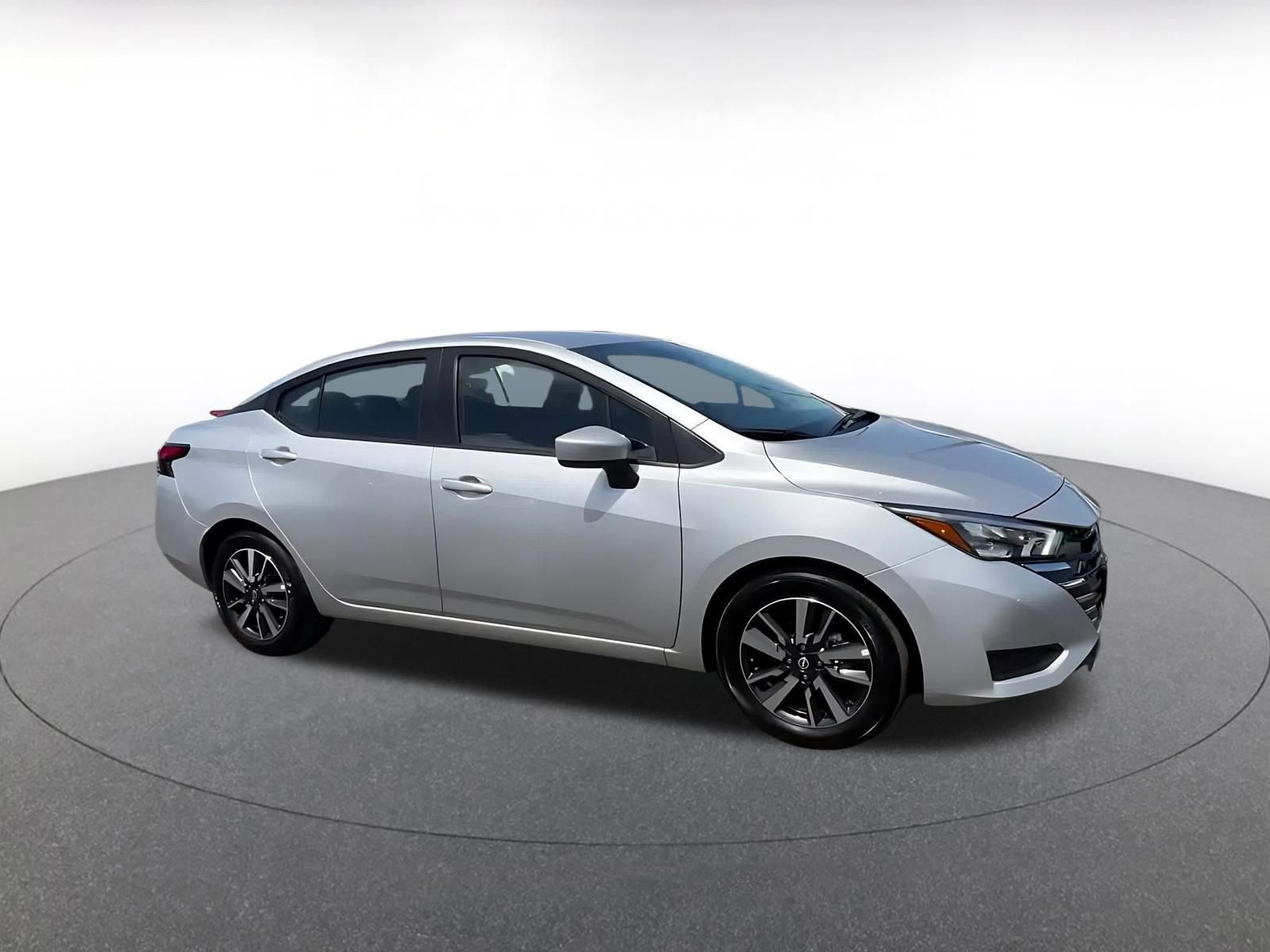 Used 2025 Nissan Versa SV FWD image 2