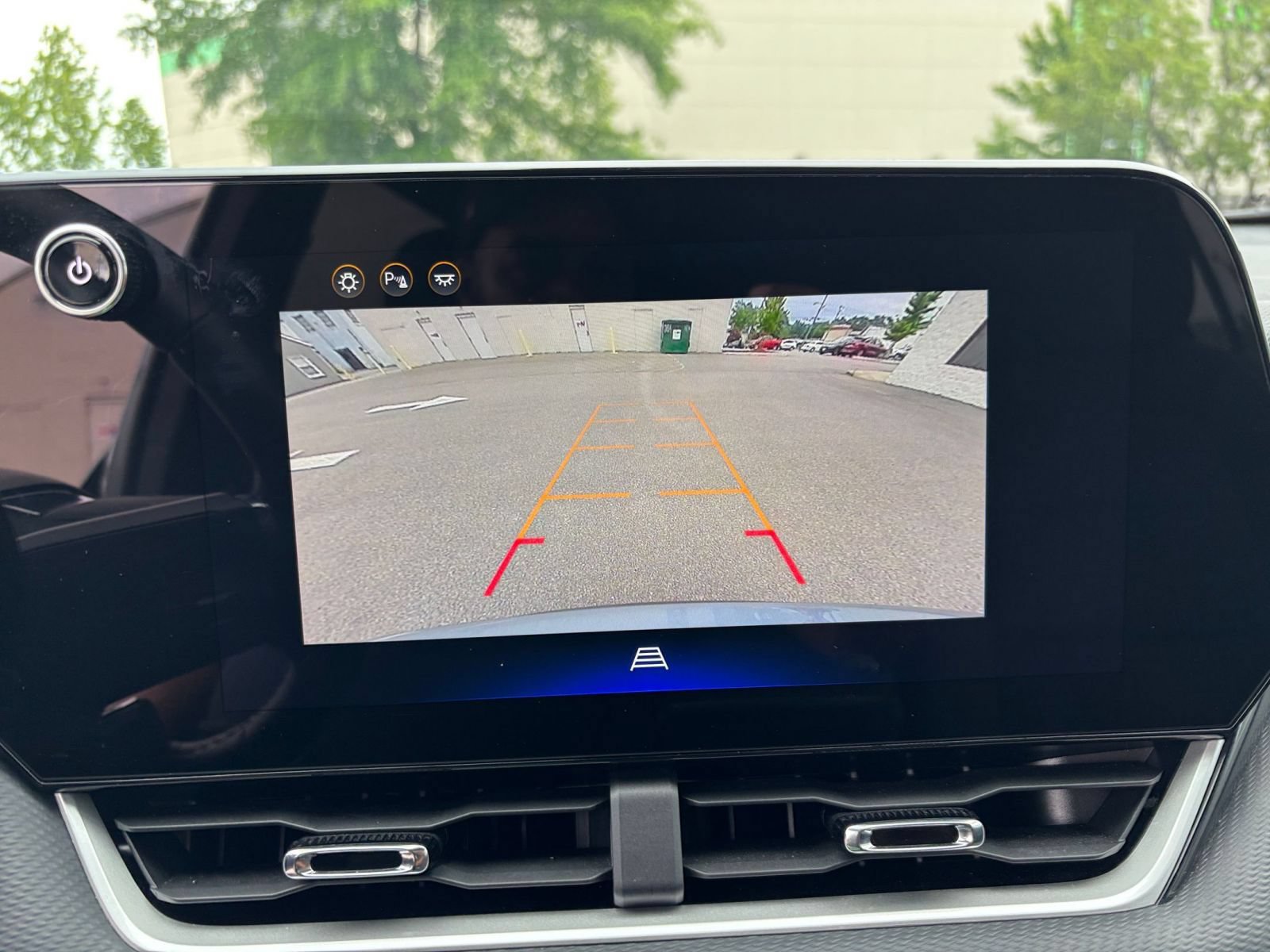 Used 2025 Chevrolet Equinox LT FWD image 24