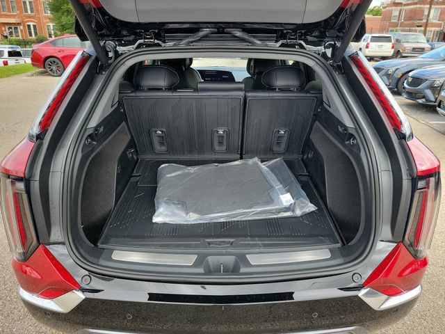 New 2027 Cadillac Optiq Luxury w/ LPO, Floor Liner Package AWD/4WD image 28