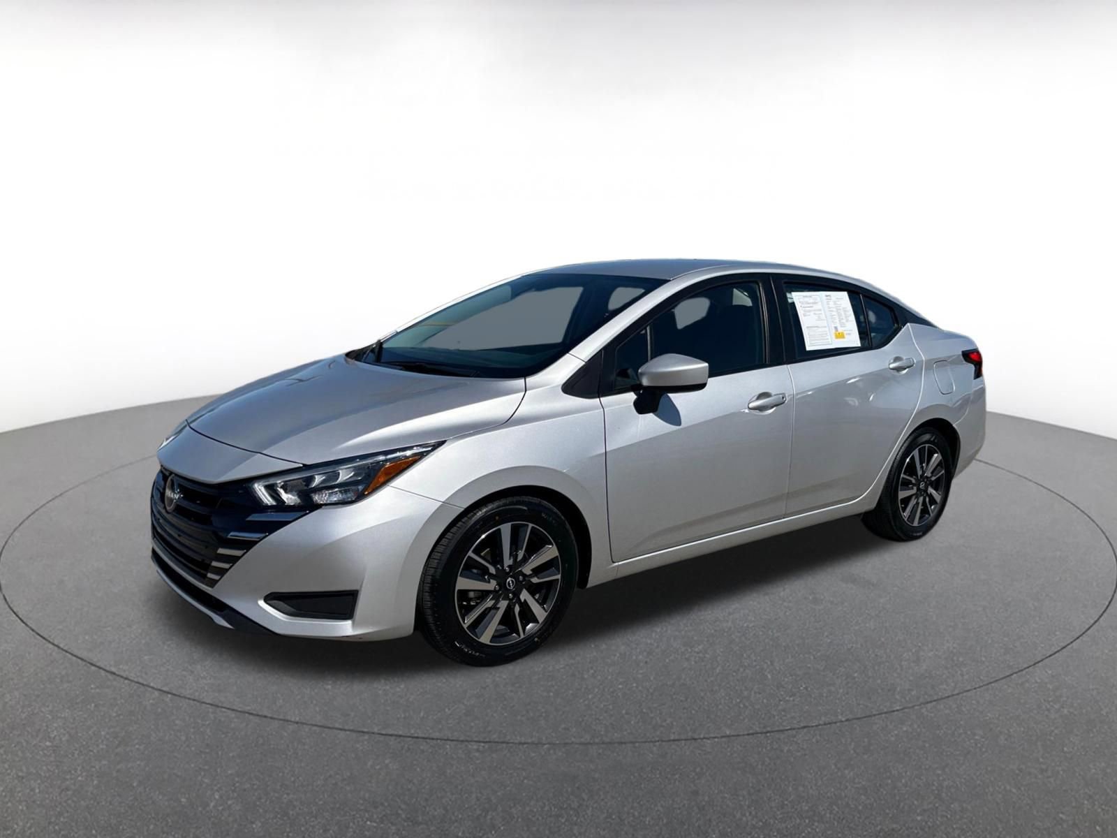 Used 2025 Nissan Versa SV FWD image 4