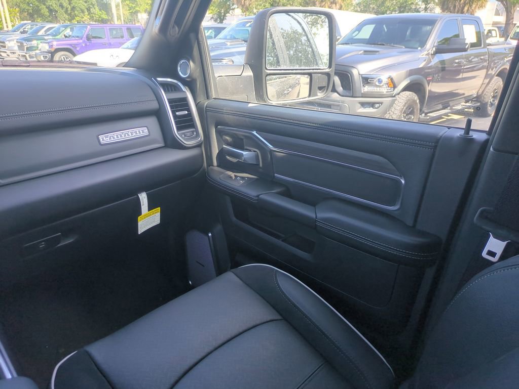 New 2026 RAM 3500 Laramie AWD/4WD image 17