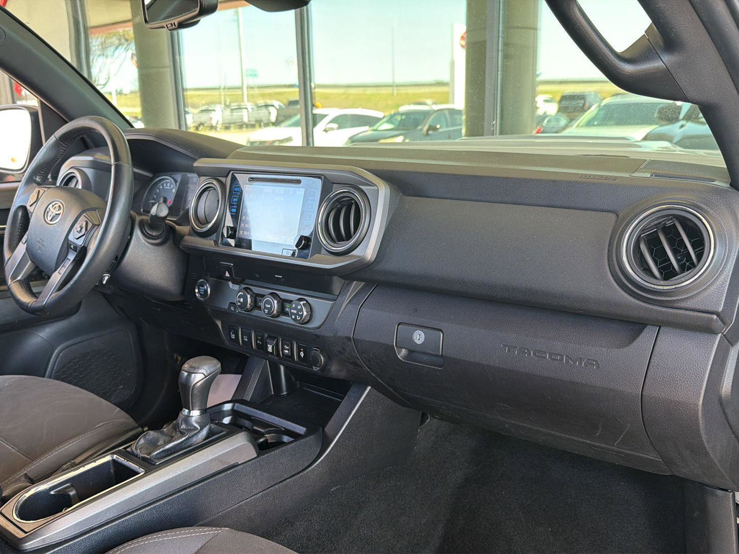 Used 2019 Toyota Tacoma TRD Sport w/ Technology Package image 14