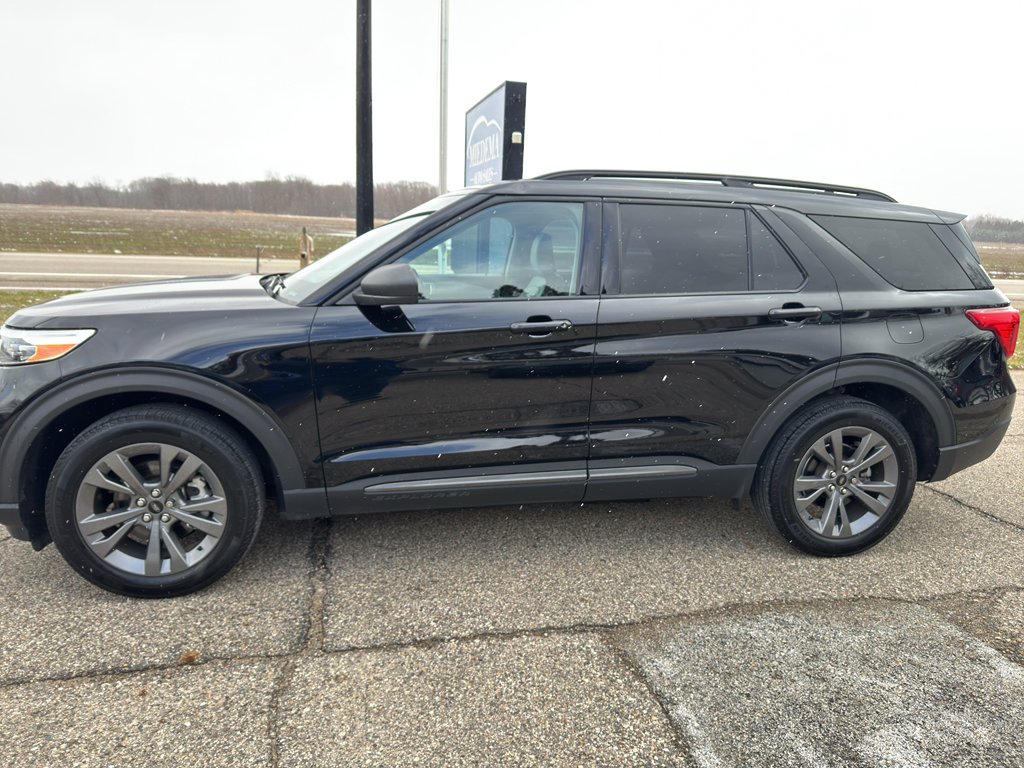 Used 2021 Ford Explorer XLT w/ XLT Sport Appearance Package image 6