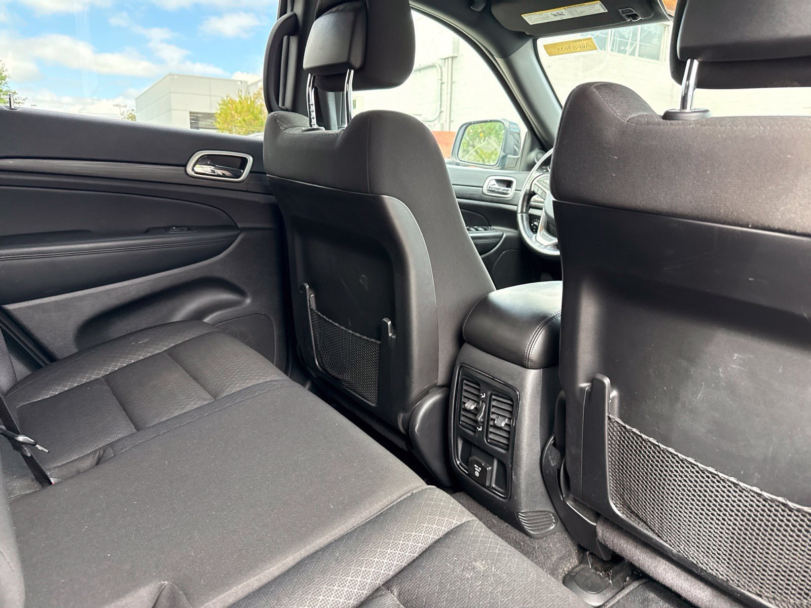 Used 2021 Jeep Grand Cherokee Laredo w/ Security & Convenience Group AWD/4WD image 16