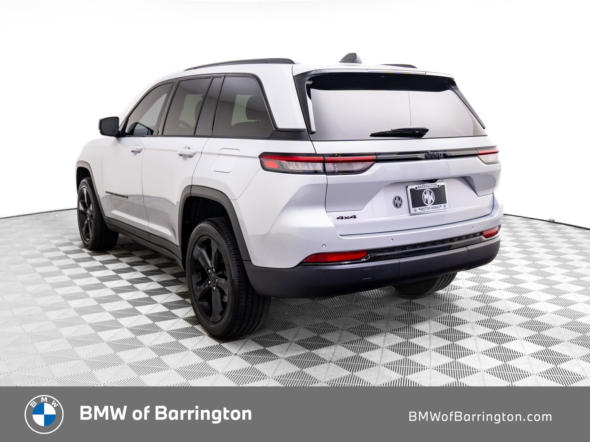 Used 2024 Jeep Grand Cherokee Altitude image 3