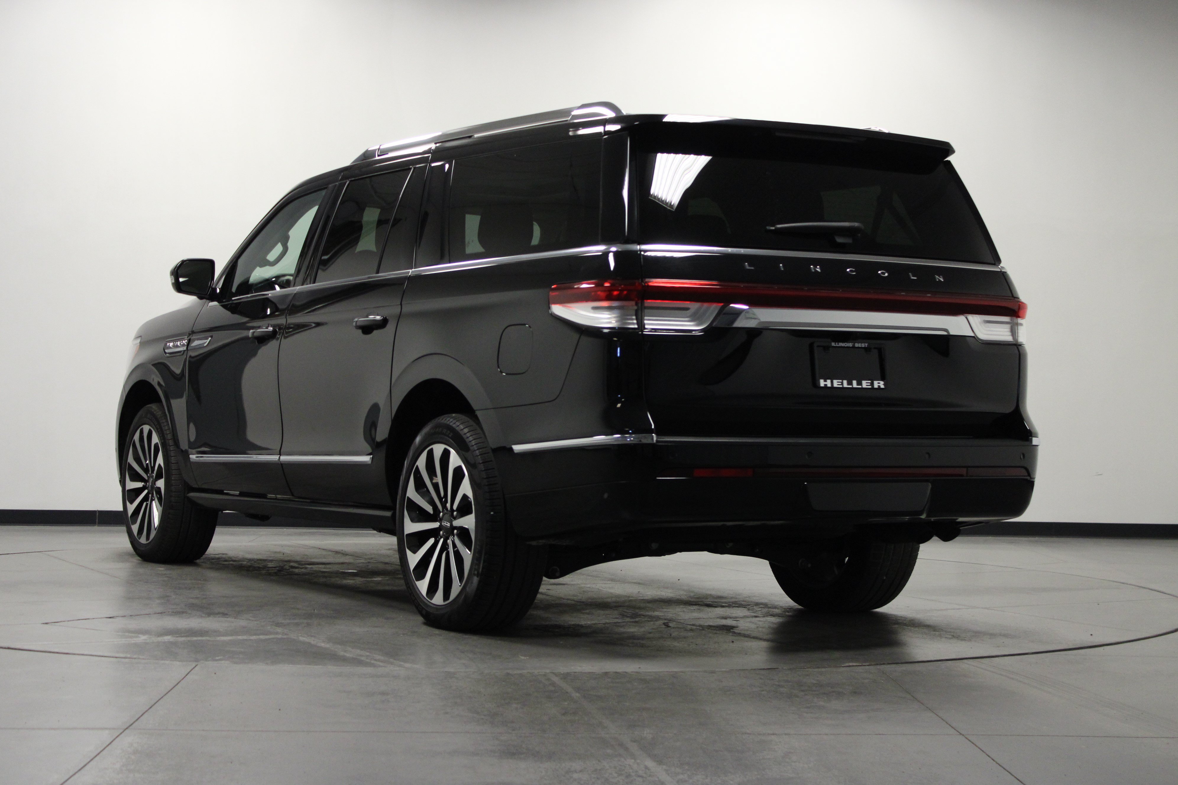 Used 2024 Lincoln Navigator L Reserve AWD/4WD image 6