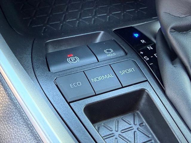 Certified 2025 Toyota RAV4 LE FWD image 28