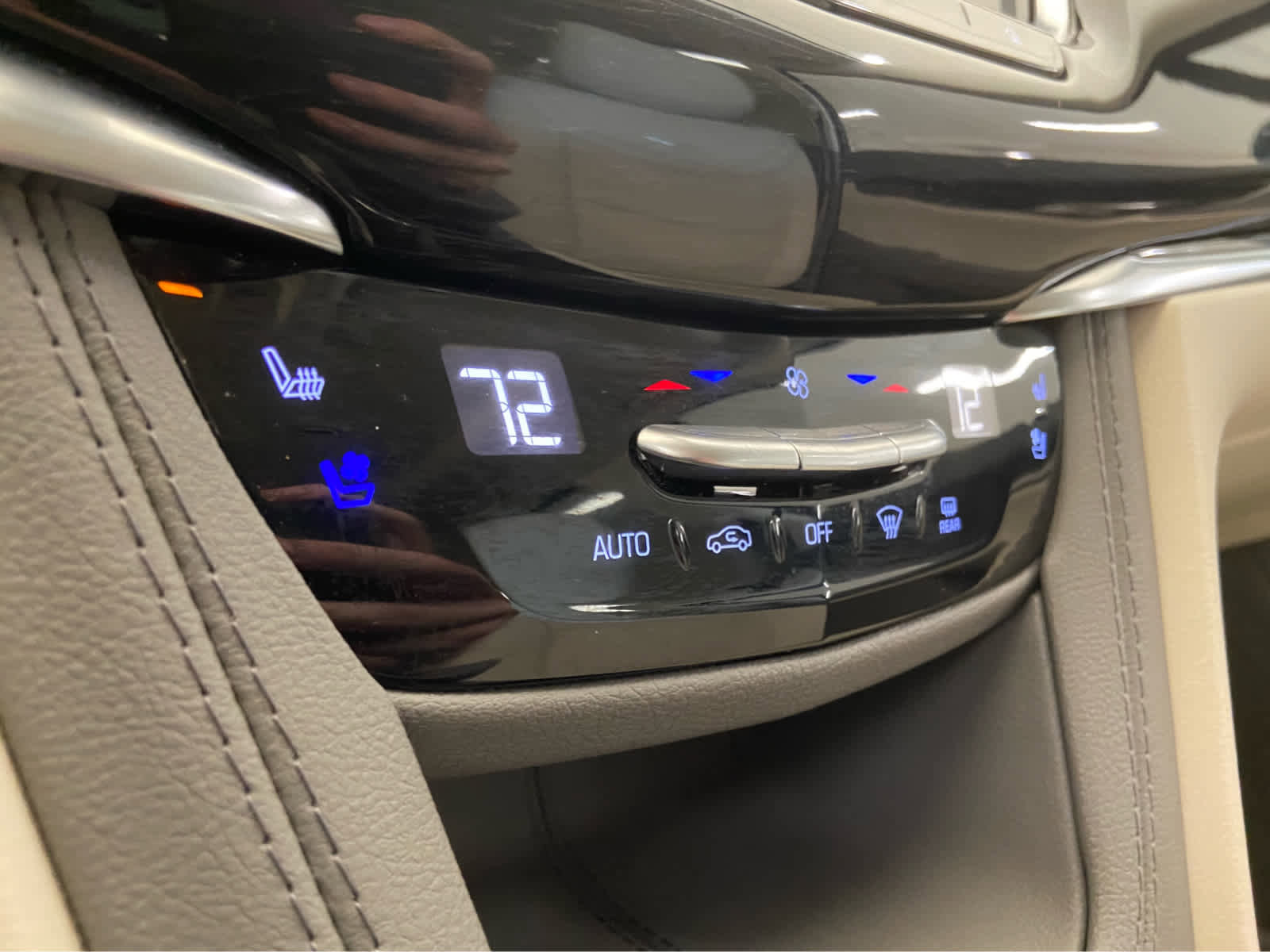 Used 2024 Cadillac XT6 Premium Luxury w/ Technology Package image 43