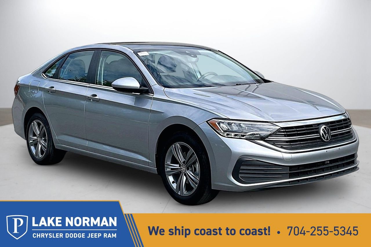 Used 2024 Volkswagen Jetta SE image 1