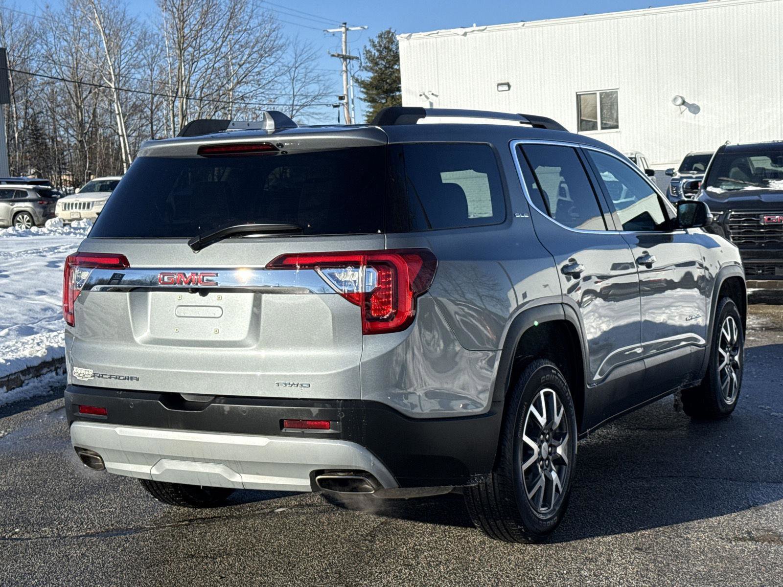 Used 2023 GMC Acadia SLE w/ Driver Convenience Package image 8