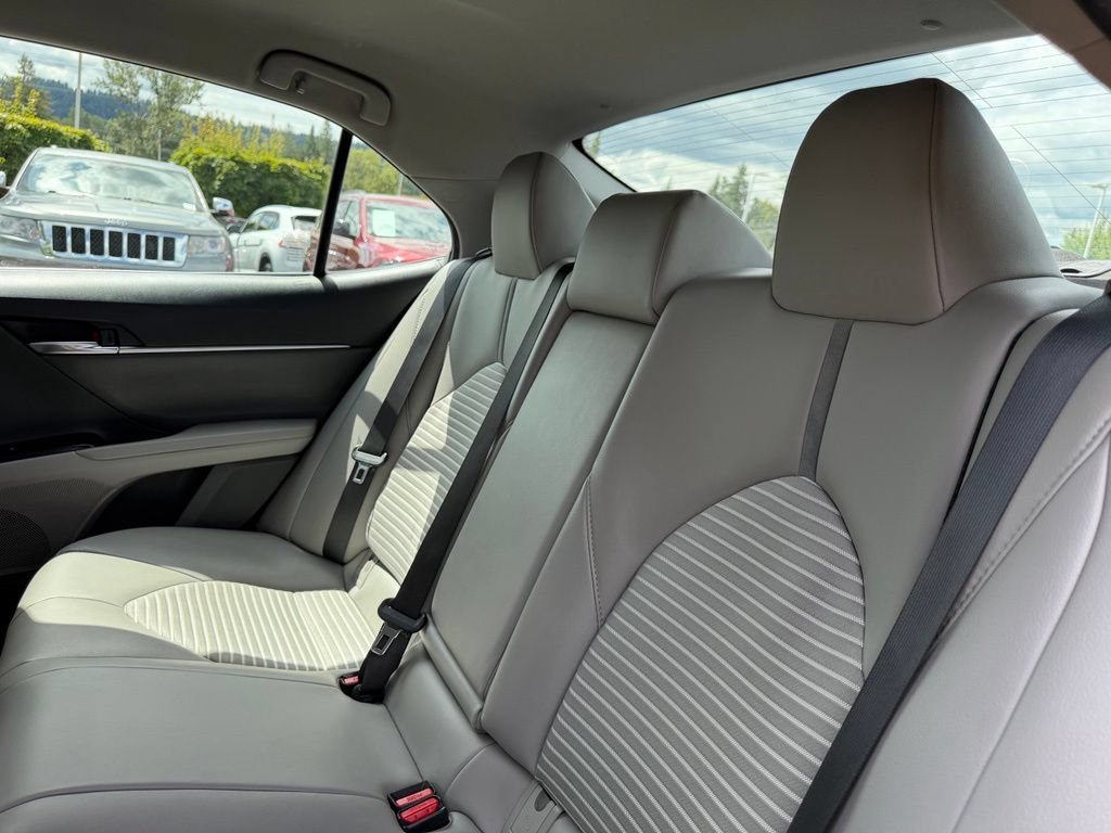 Used 2020 Toyota Camry SE FWD image 29