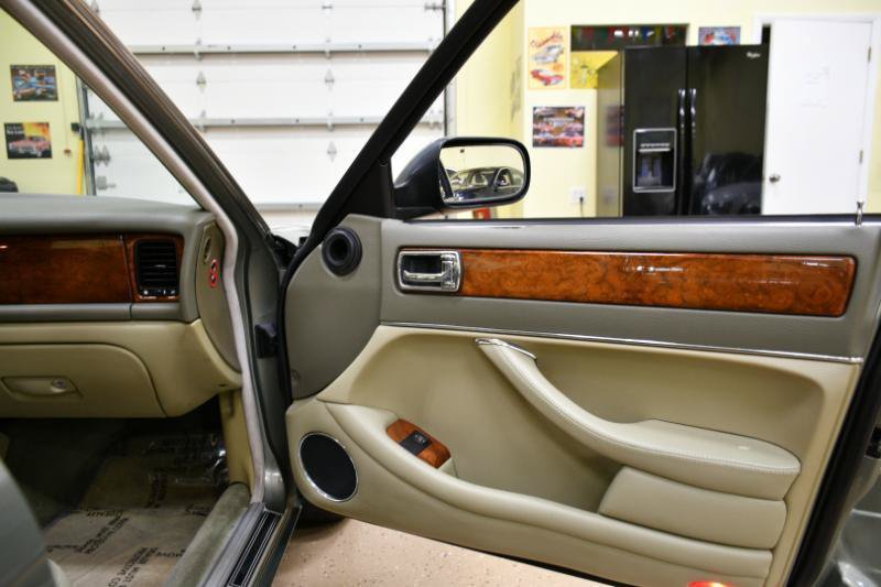 Used 1997 Jaguar XJ6 RWD image 52