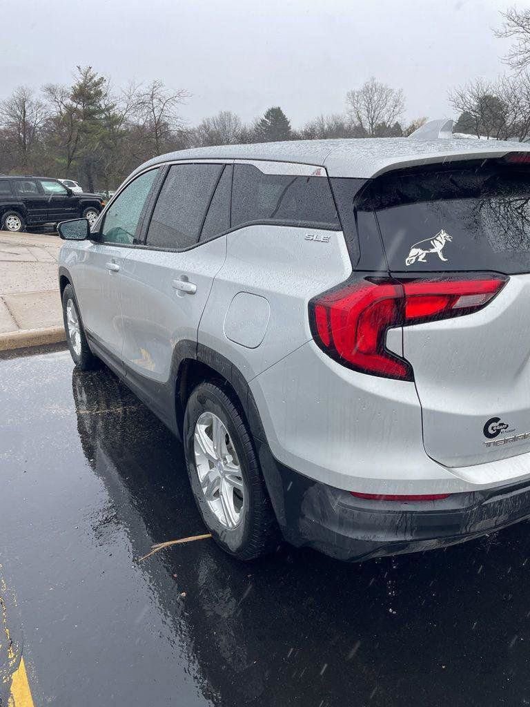 Used 2020 GMC Terrain SLE FWD image 2