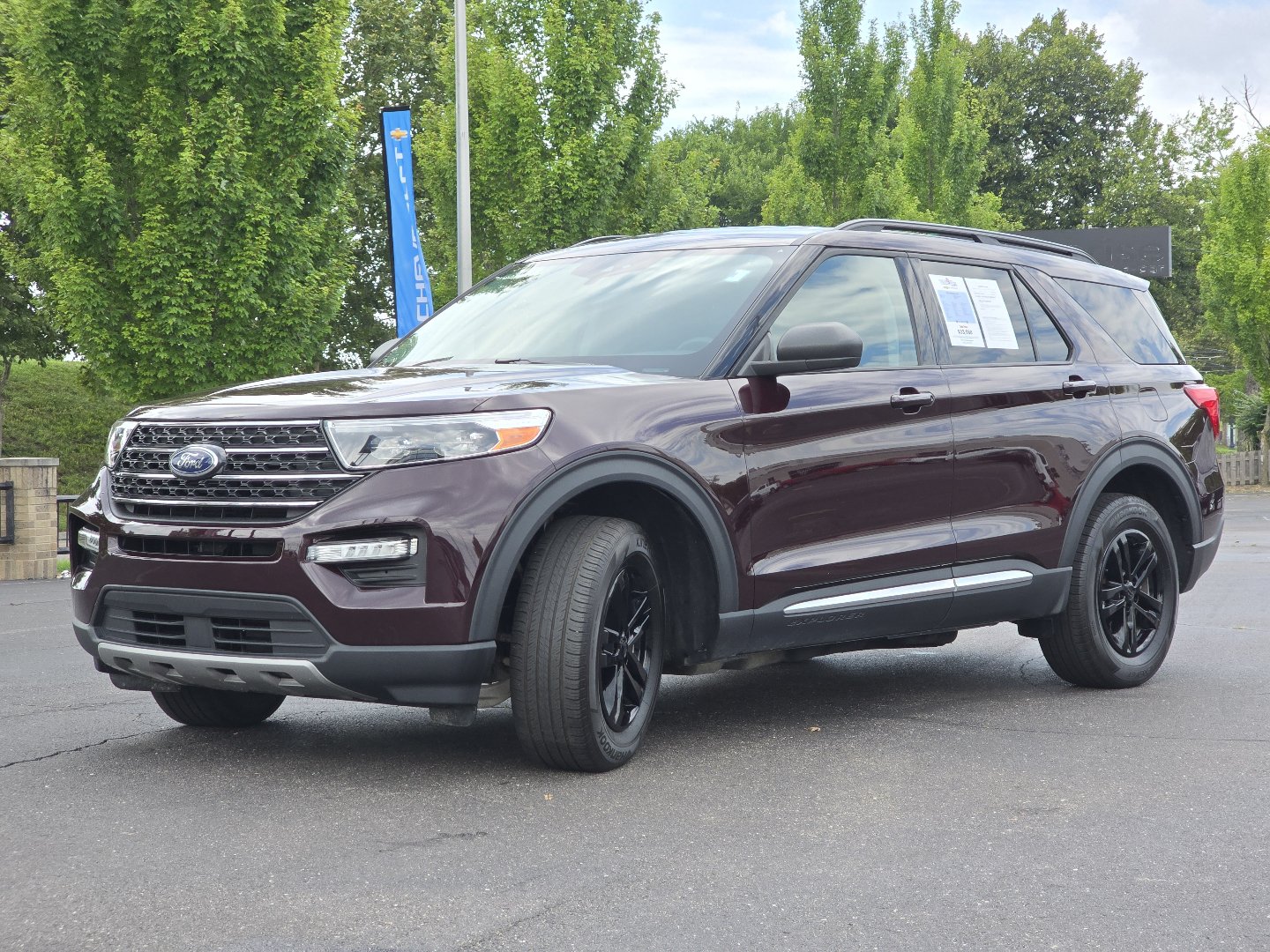 Used 2023 Ford Explorer XLT w/ Equipment Group 202A AWD/4WD image 27
