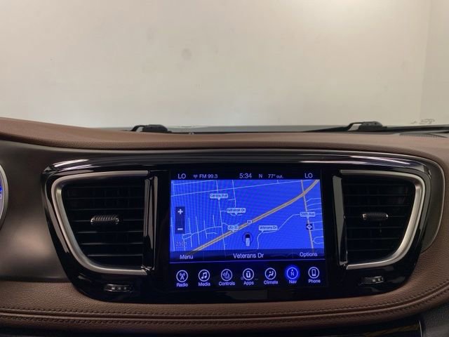 Used 2017 Chrysler Pacifica Limited w/ UConnect Theater Package FWD image 12
